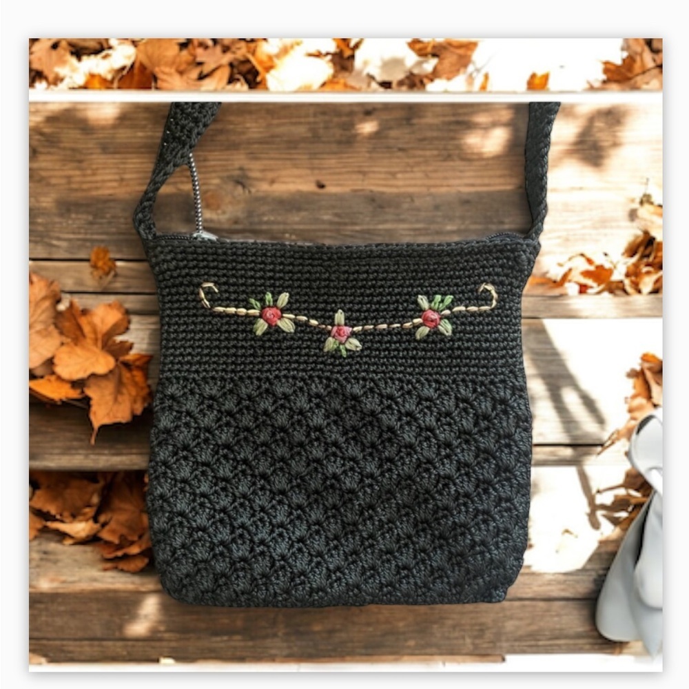 VTG Handmade Crochet Corde
Crossbody Bag Black Embroidered
Floral Boho